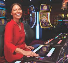 Fitur lengkap aplikasi Raja71 – deposit, penarikan, live chat, dan ratusan game slot dalam satu tampilan